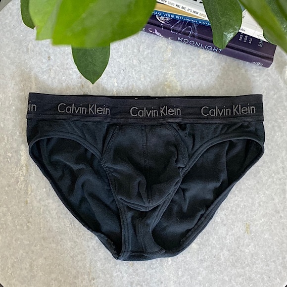 Calvin Klein - Picture 2 of 6